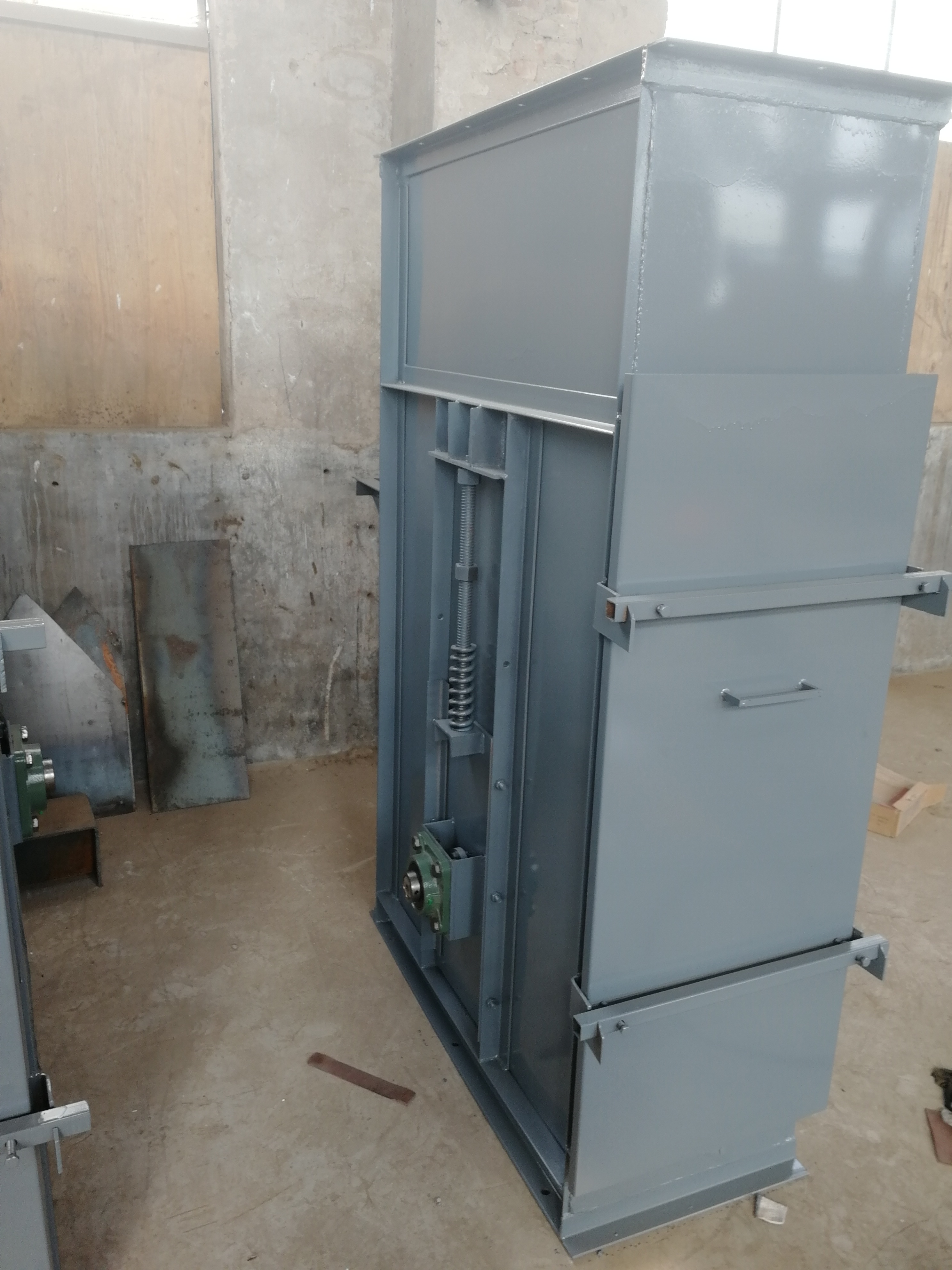 斗式提升機(jī)提升物料的實(shí)質(zhì)性研究(斗式提升機(jī)提升高度)